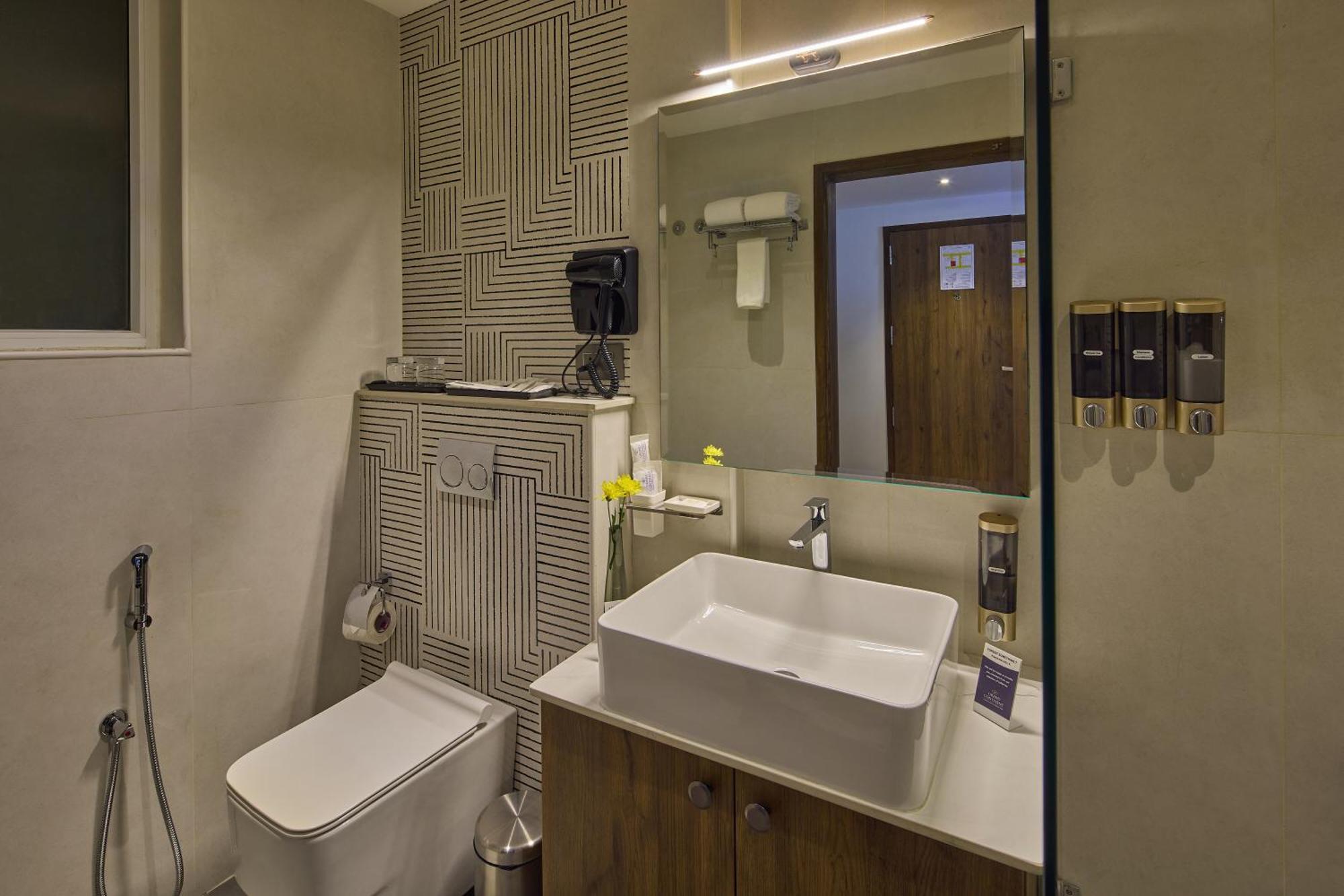 Grand Continent Hebbal A Sarovar Portico Affiliate Hotel Bangalore Extérieur photo