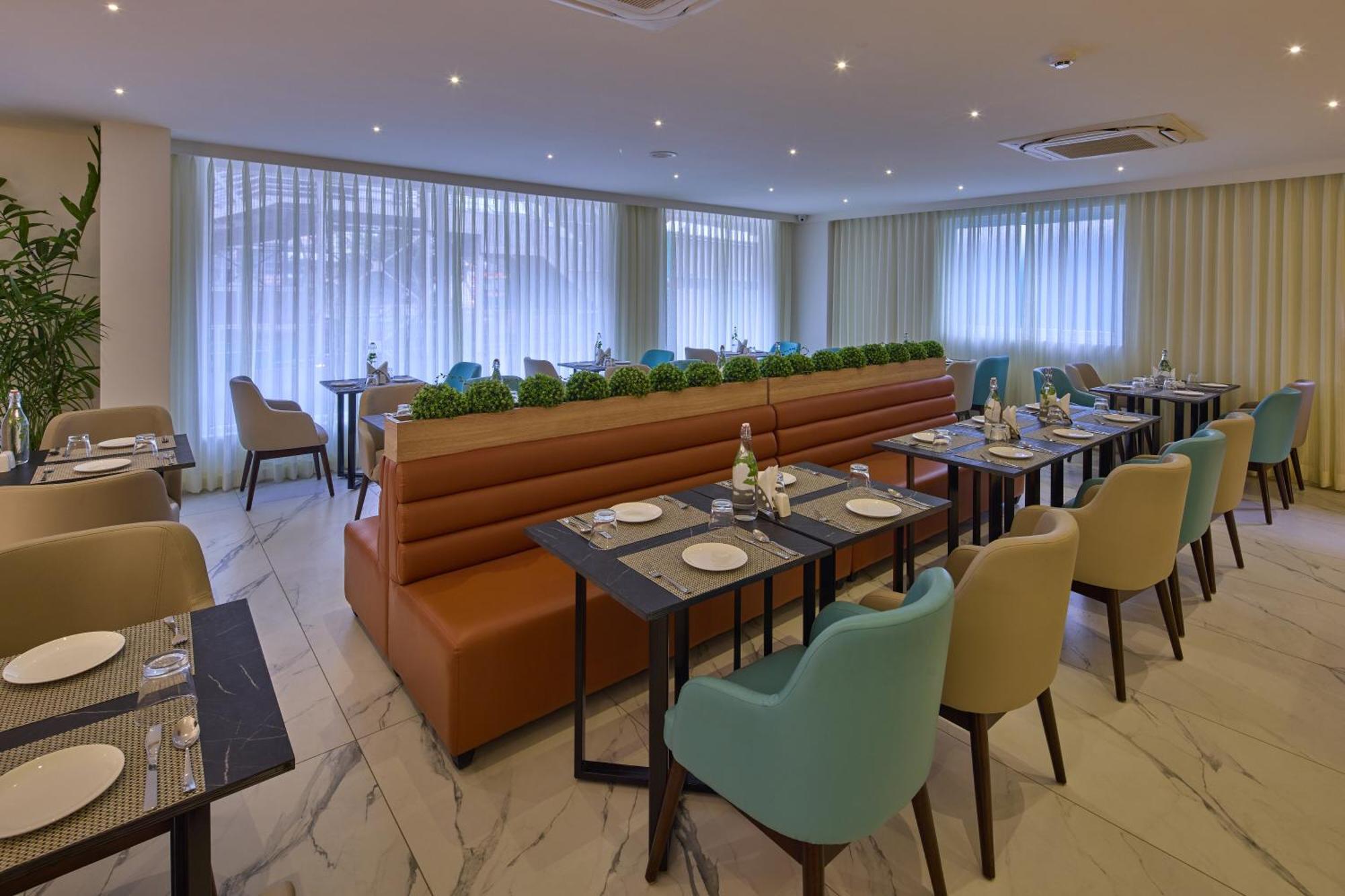 Grand Continent Hebbal A Sarovar Portico Affiliate Hotel Bangalore Extérieur photo